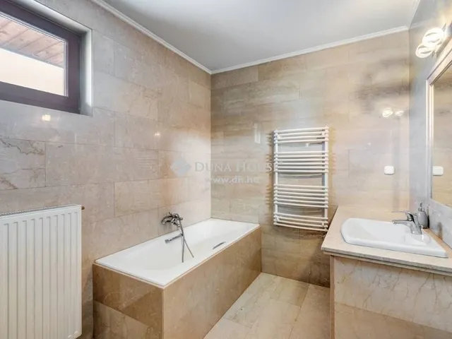 Eladó ház Dabas 293 nm