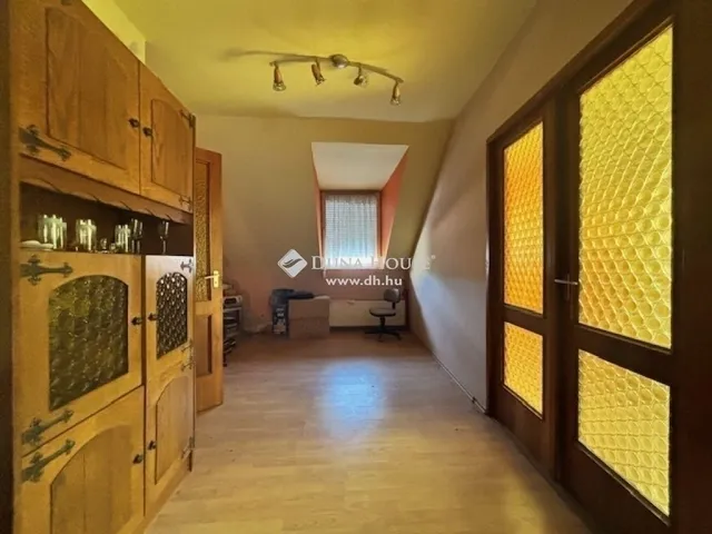 Eladó ház Budapest XVI. kerület 180 nm