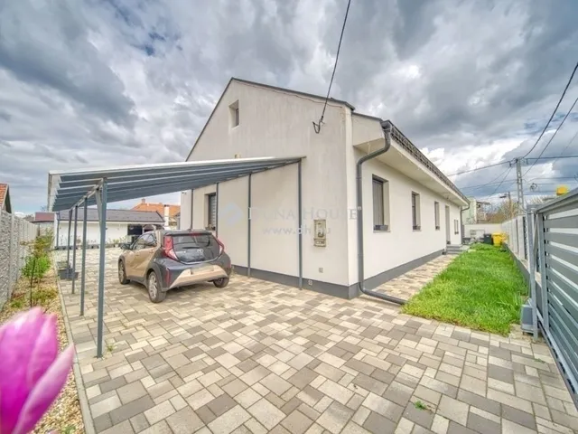 Eladó ház Gyál 270 nm