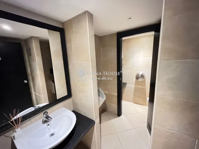 Eladó kereskedelmi és ipari ingatlan Budapest V. kerület, Lipótváros 71 nm