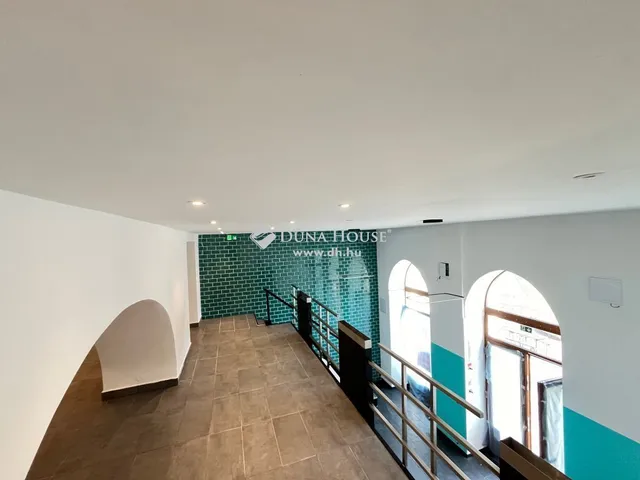 Eladó kereskedelmi és ipari ingatlan Budapest V. kerület, Lipótváros 71 nm