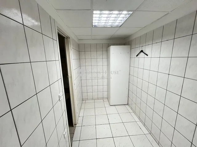 Eladó kereskedelmi és ipari ingatlan Budapest V. kerület, Lipótváros 71 nm