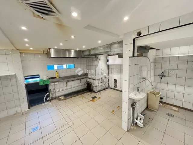 Eladó kereskedelmi és ipari ingatlan Budapest V. kerület, Lipótváros 71 nm