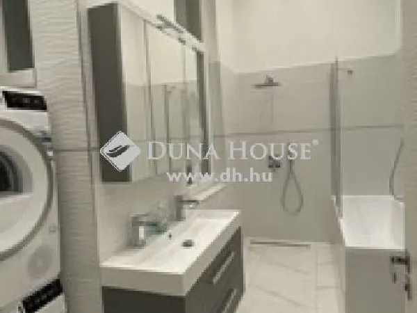 Eladó lakás Budapest V. kerület, Belváros 73 nm
