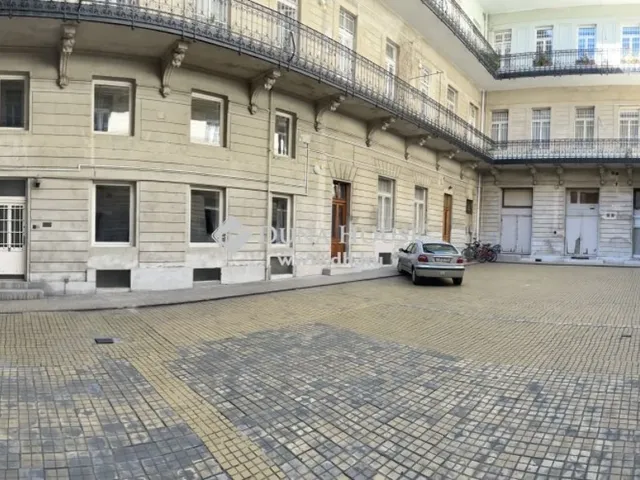Eladó kereskedelmi és ipari ingatlan Budapest V. kerület, Belváros 127 nm