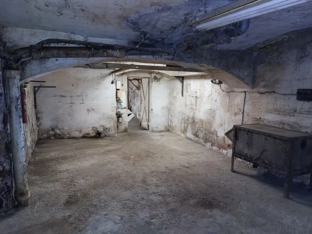 Eladó kereskedelmi és ipari ingatlan Budapest IX. kerület, Belső Ferencváros 98 nm