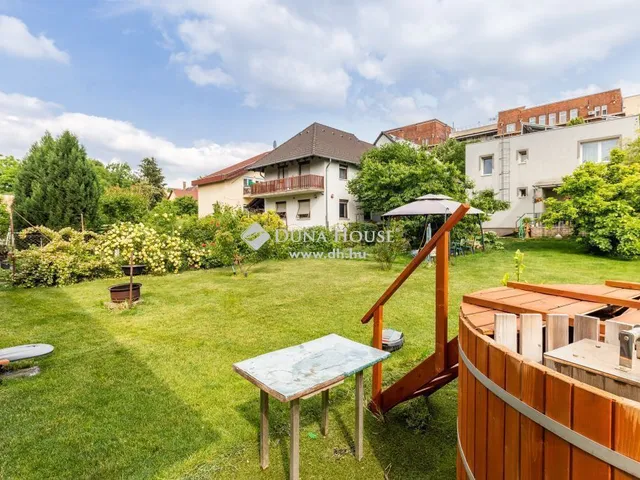 Eladó ház Budapest X. kerület, Óhegy 216 nm