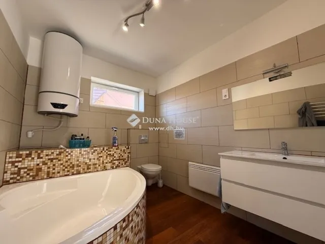 Eladó ház Vecsés 210 nm