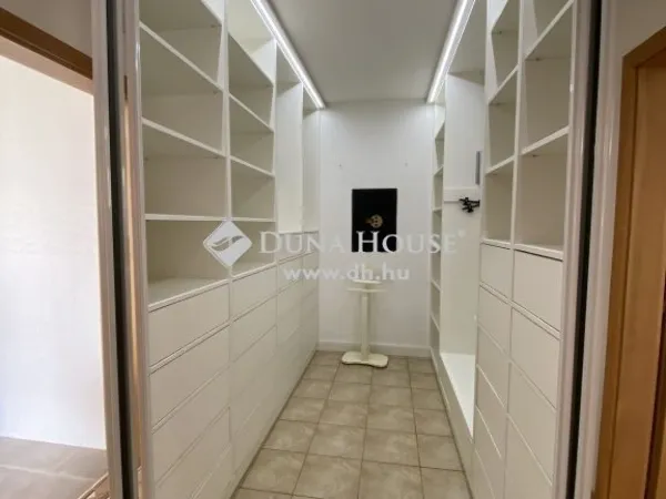 Eladó ház Budapest XVII. kerület, Rákoscsaba-Újtelep 210 nm