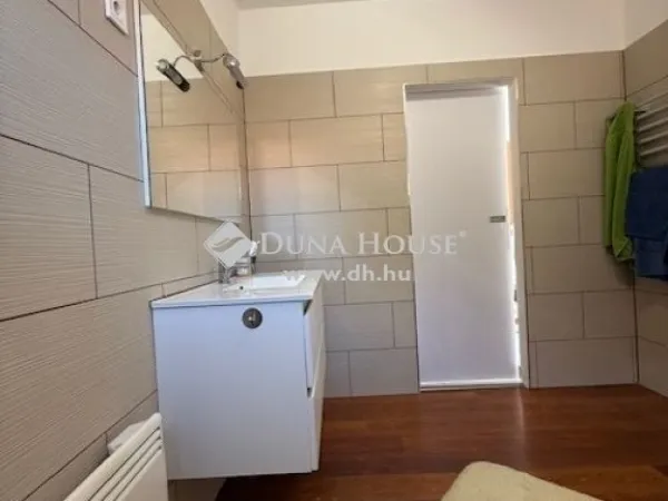 Eladó ház Vecsés, Halmitelep 210 nm