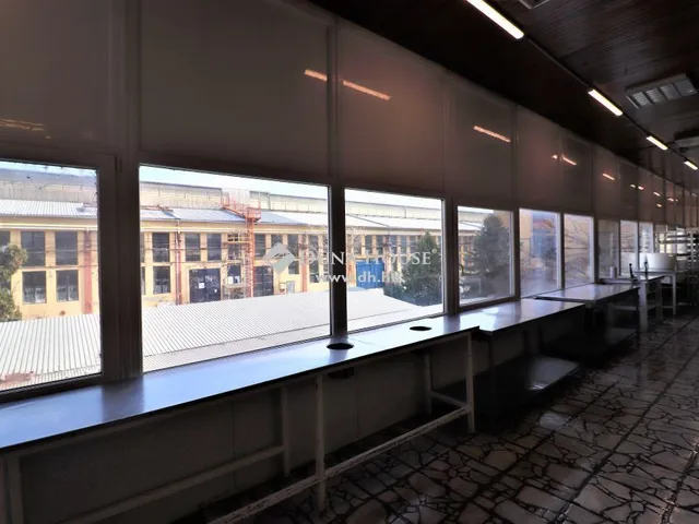 Eladó kereskedelmi és ipari ingatlan Budapest XXI. kerület, Gyártelep 2984 nm