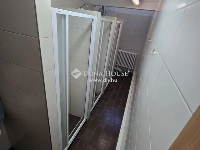 Eladó kereskedelmi és ipari ingatlan Budapest XV. kerület, Újpalota 1306 nm