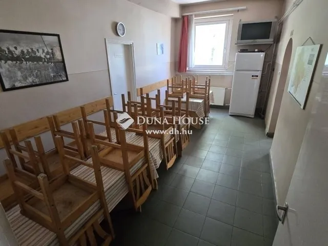Eladó kereskedelmi és ipari ingatlan Budapest XV. kerület, Újpalota 1306 nm