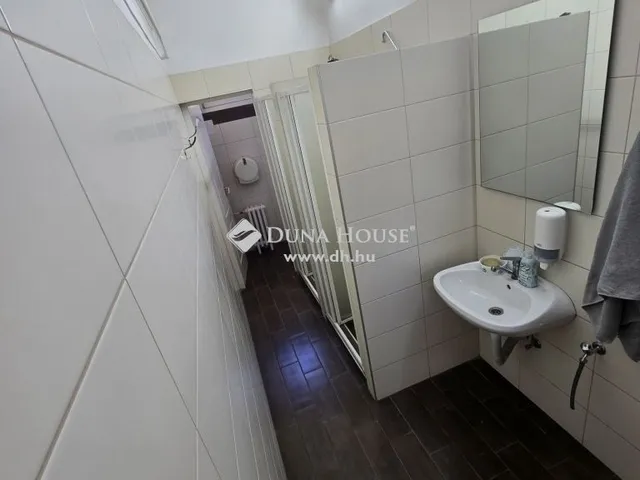Eladó kereskedelmi és ipari ingatlan Budapest XV. kerület, Újpalota 1306 nm