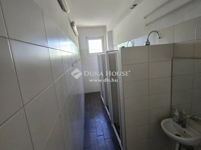 Eladó kereskedelmi és ipari ingatlan Budapest XV. kerület, Újpalota 1306 nm