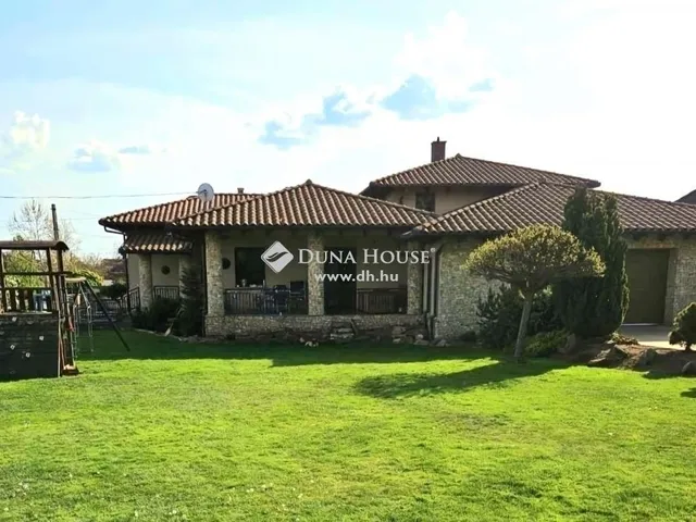 Eladó ház Dabas 317 nm