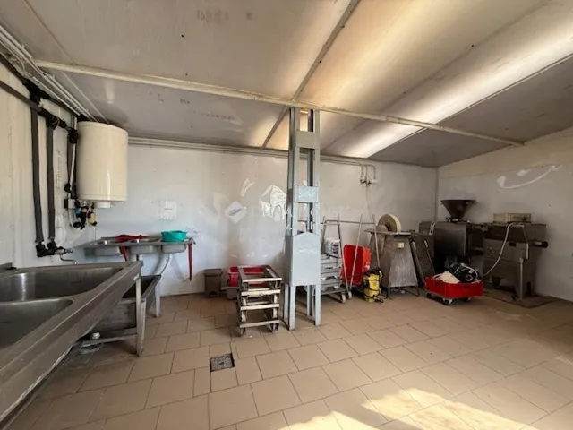 Eladó kereskedelmi és ipari ingatlan Üllő 1400 nm