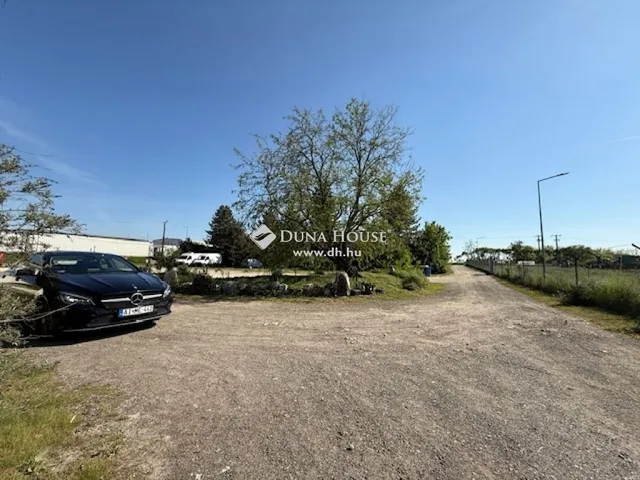 Eladó kereskedelmi és ipari ingatlan Üllő 1400 nm