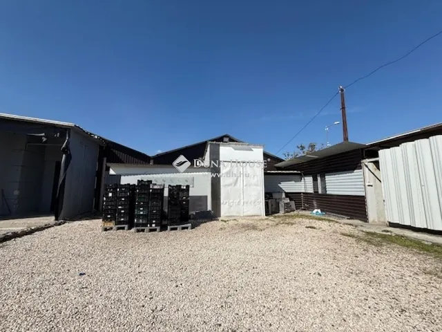 Eladó kereskedelmi és ipari ingatlan Üllő 1400 nm