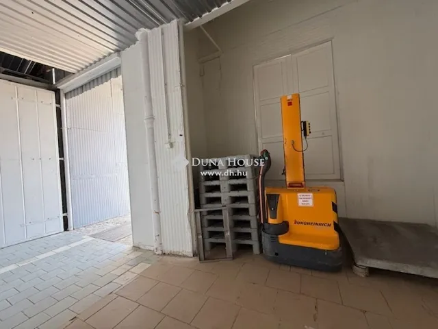 Eladó kereskedelmi és ipari ingatlan Üllő 1400 nm