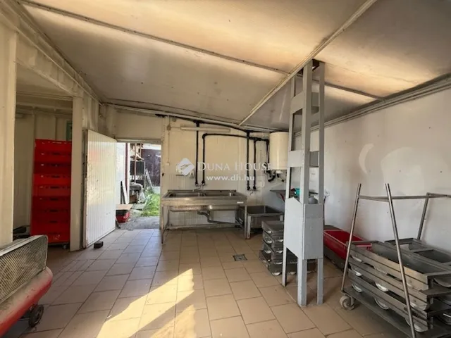 Eladó kereskedelmi és ipari ingatlan Üllő 1400 nm