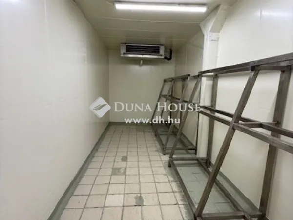 Eladó kereskedelmi és ipari ingatlan Üllő 1400 nm