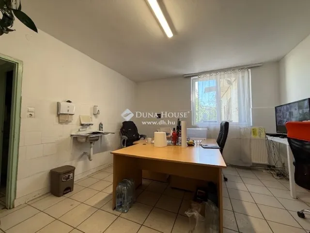 Eladó kereskedelmi és ipari ingatlan Üllő 1400 nm