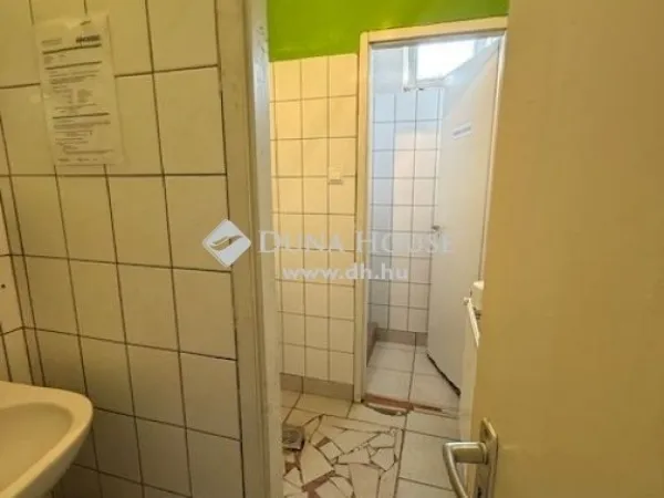 Eladó kereskedelmi és ipari ingatlan Üllő 1400 nm