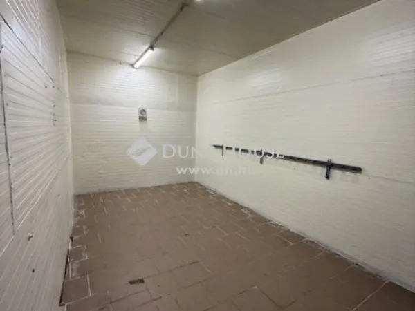 Eladó kereskedelmi és ipari ingatlan Üllő 1400 nm