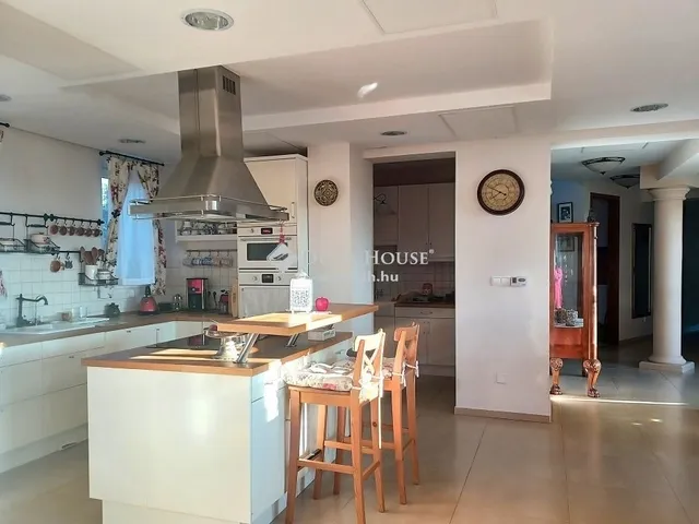 Eladó ház Piliscsaba 380 nm