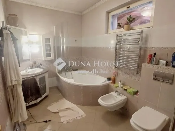 Eladó ház Erdőkertes 205 nm