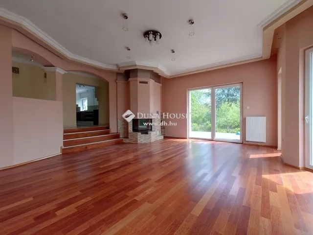 Eladó ház Pilisborosjenő 250 nm