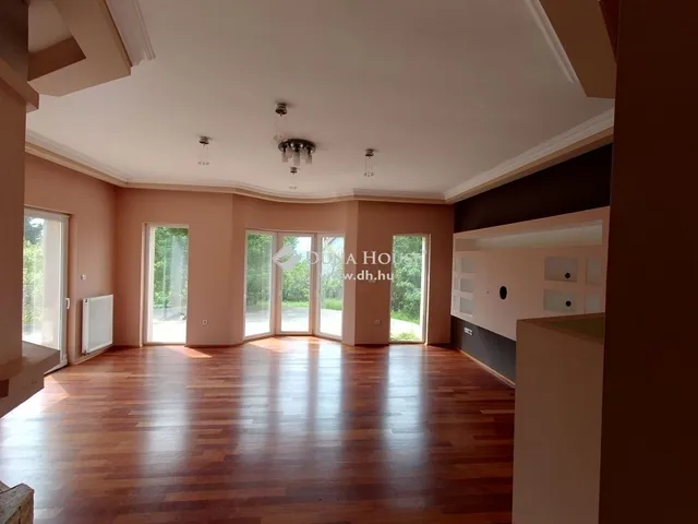 Eladó ház Pilisborosjenő 250 nm