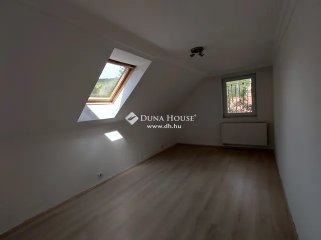 Eladó ház Pilisborosjenő 250 nm