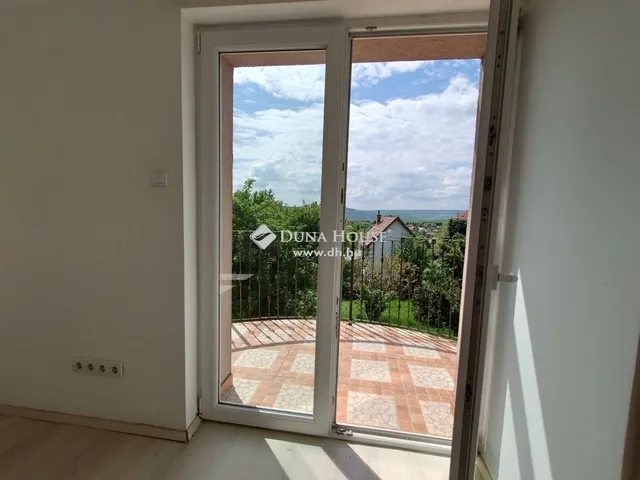 Eladó ház Pilisborosjenő 250 nm