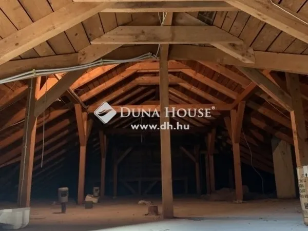 Eladó ház Érd 200 nm