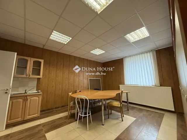 Eladó kereskedelmi és ipari ingatlan Dánszentmiklós 3109 nm