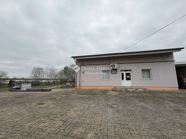 Eladó kereskedelmi és ipari ingatlan Dánszentmiklós 3109 nm