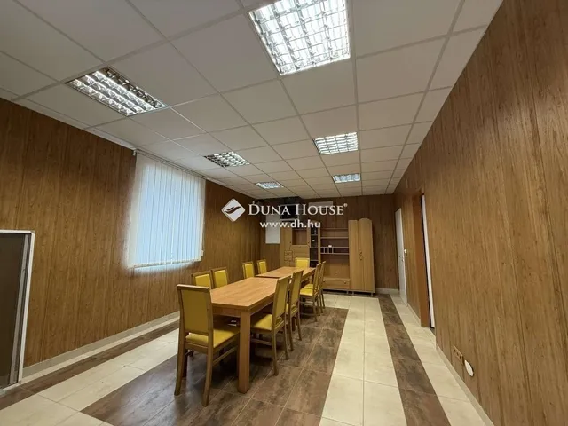 Eladó kereskedelmi és ipari ingatlan Dánszentmiklós 3109 nm