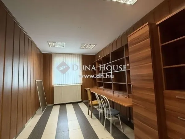 Eladó kereskedelmi és ipari ingatlan Dánszentmiklós 3109 nm