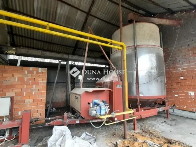 Eladó kereskedelmi és ipari ingatlan Nyáregyháza 2000 nm