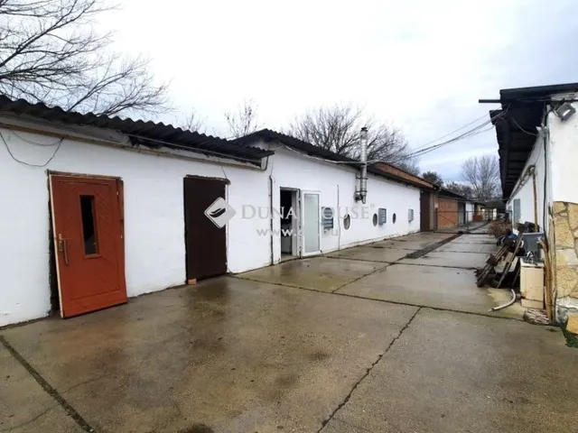 Eladó kereskedelmi és ipari ingatlan Nyáregyháza 2000 nm