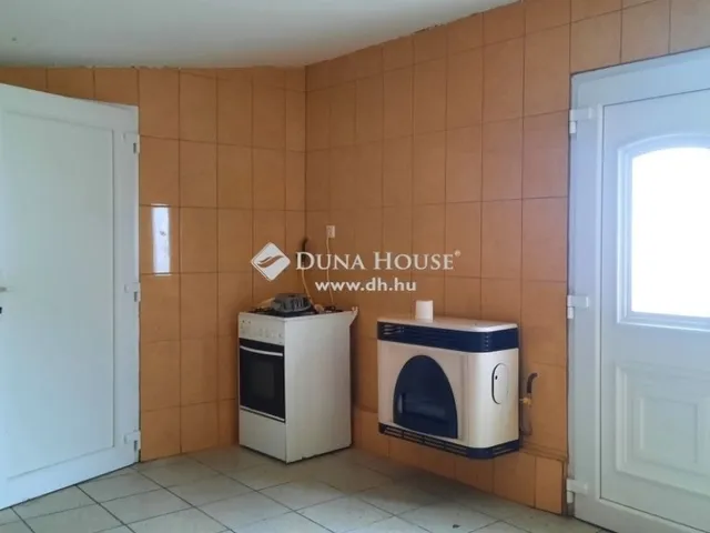 Eladó kereskedelmi és ipari ingatlan Nyáregyháza 2000 nm