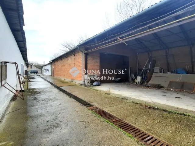 Eladó kereskedelmi és ipari ingatlan Nyáregyháza 2000 nm