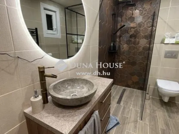 Eladó kereskedelmi és ipari ingatlan Nyáregyháza 2000 nm