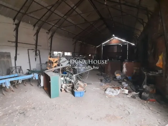 Eladó kereskedelmi és ipari ingatlan Nyáregyháza 2000 nm