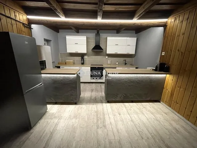 Eladó kereskedelmi és ipari ingatlan Nyáregyháza 2000 nm