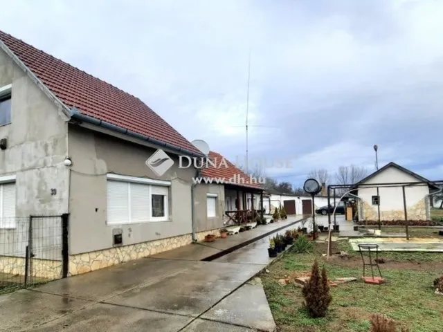 Eladó kereskedelmi és ipari ingatlan Nyáregyháza 2000 nm