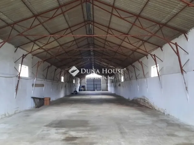 Eladó kereskedelmi és ipari ingatlan Nyáregyháza 2000 nm