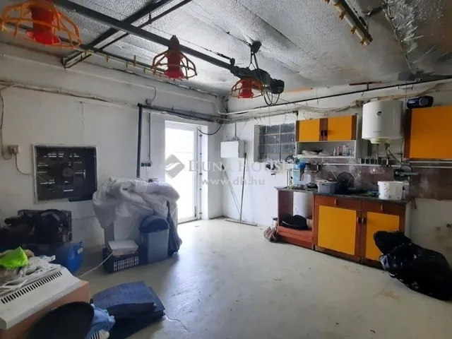 Eladó kereskedelmi és ipari ingatlan Nyáregyháza 2000 nm